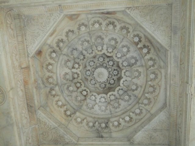 Marvellous marble work in the ceiling 