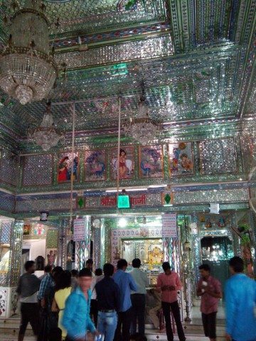 प्राकट्य सांवलिया जी के मंदिर का अन्दर का दृश्य