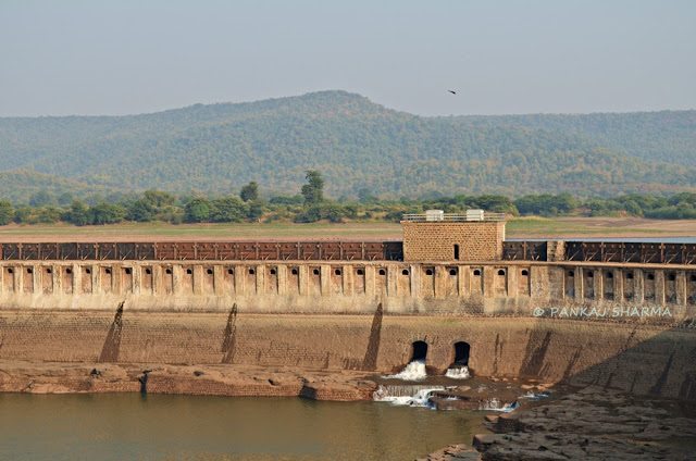 सैकड़ो खिड़कियां  देखिये