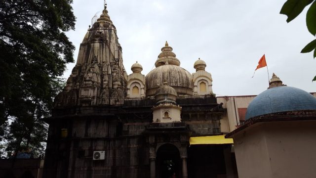 मंदिर परिसर से मंदिर का दृश्य
